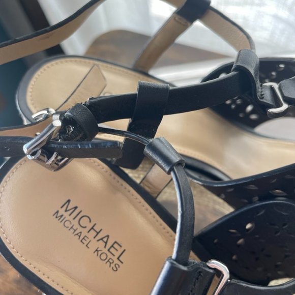 NWOT- Michael Kors Berkly Platform 9.5 - BLACK - Picture 4 of 4